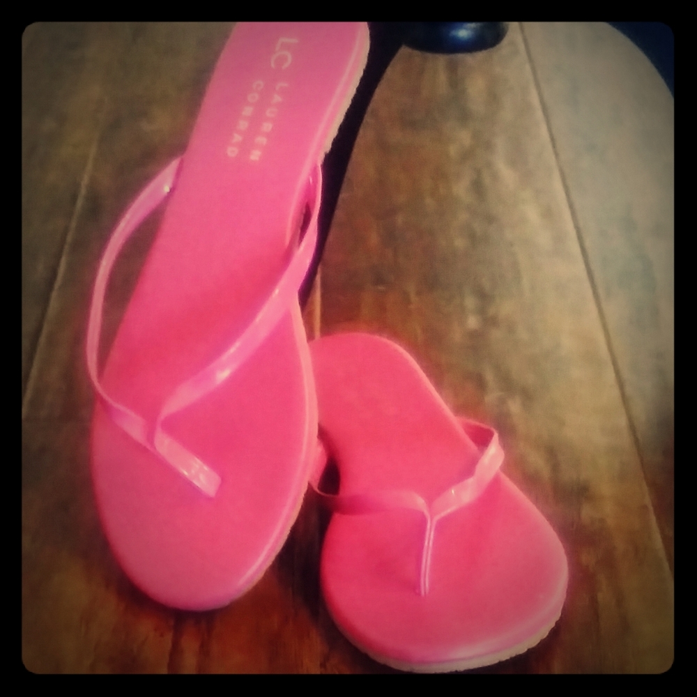 Lauren Conrad Hot Pink Flip Flop Sandals 6